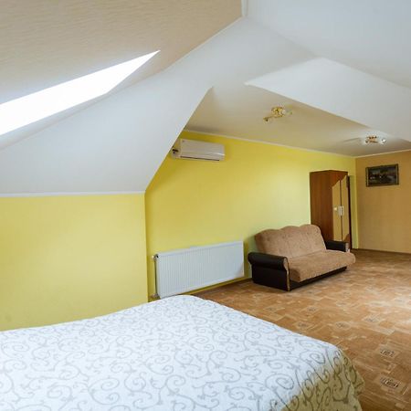 Villa Fenix Berehove  Extérieur photo