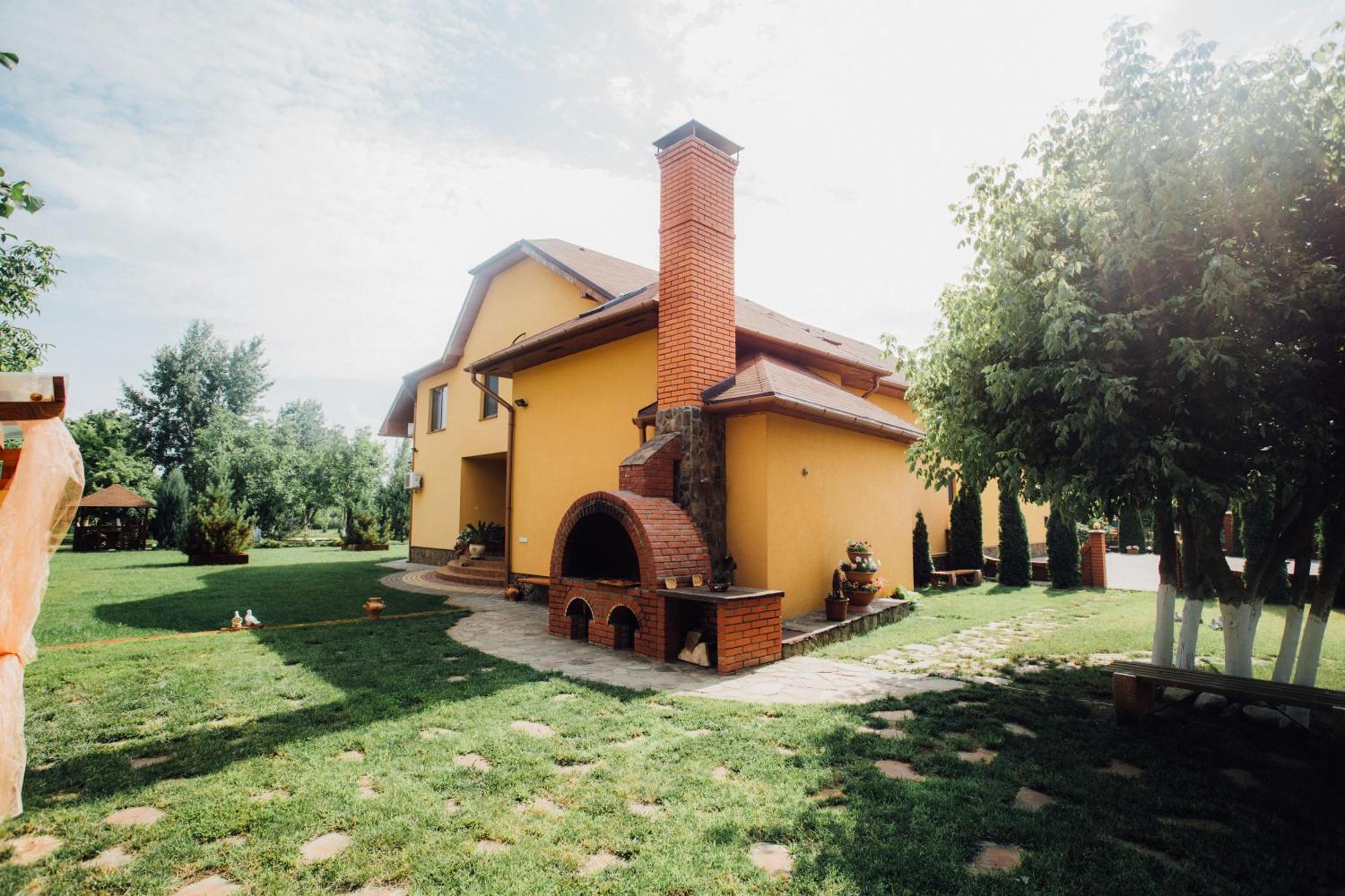 Villa Fenix Berehove  Extérieur photo