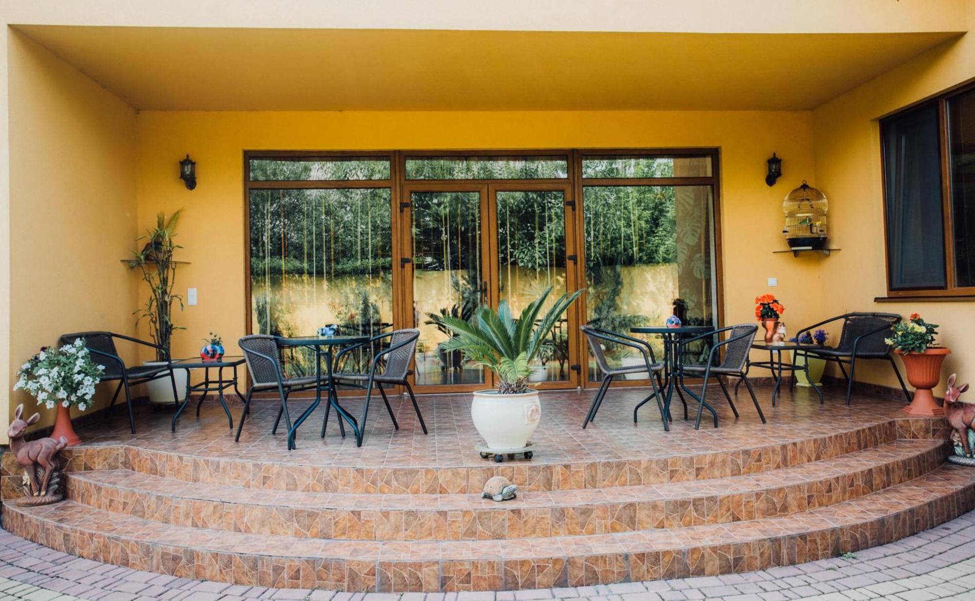 Villa Fenix Berehove  Extérieur photo