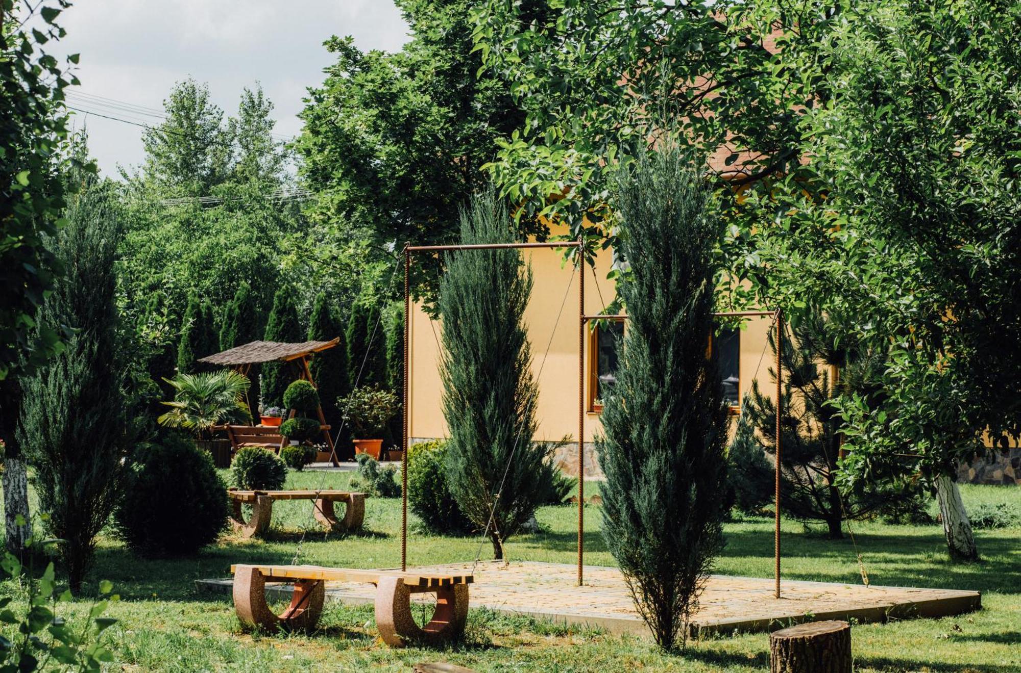 Villa Fenix Berehove  Extérieur photo